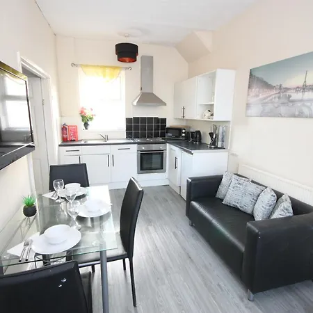 Cosy Casa: Beachfront Promenade Retreat with Free Parking Blackpool Exterior photo