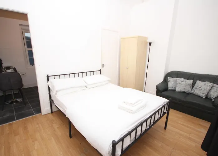 Barton Seaview, Self Catering Studio Apartments, Promenade & Central Beach Location, Families, Couples Or 23 Years Plus Only, Free Parking