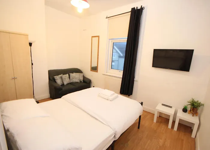 Barton Seaview, Self Catering Studio Apartments, Promenade & Central Beach Location, Families, Couples Or 23 Years Plus Only, Free Parking