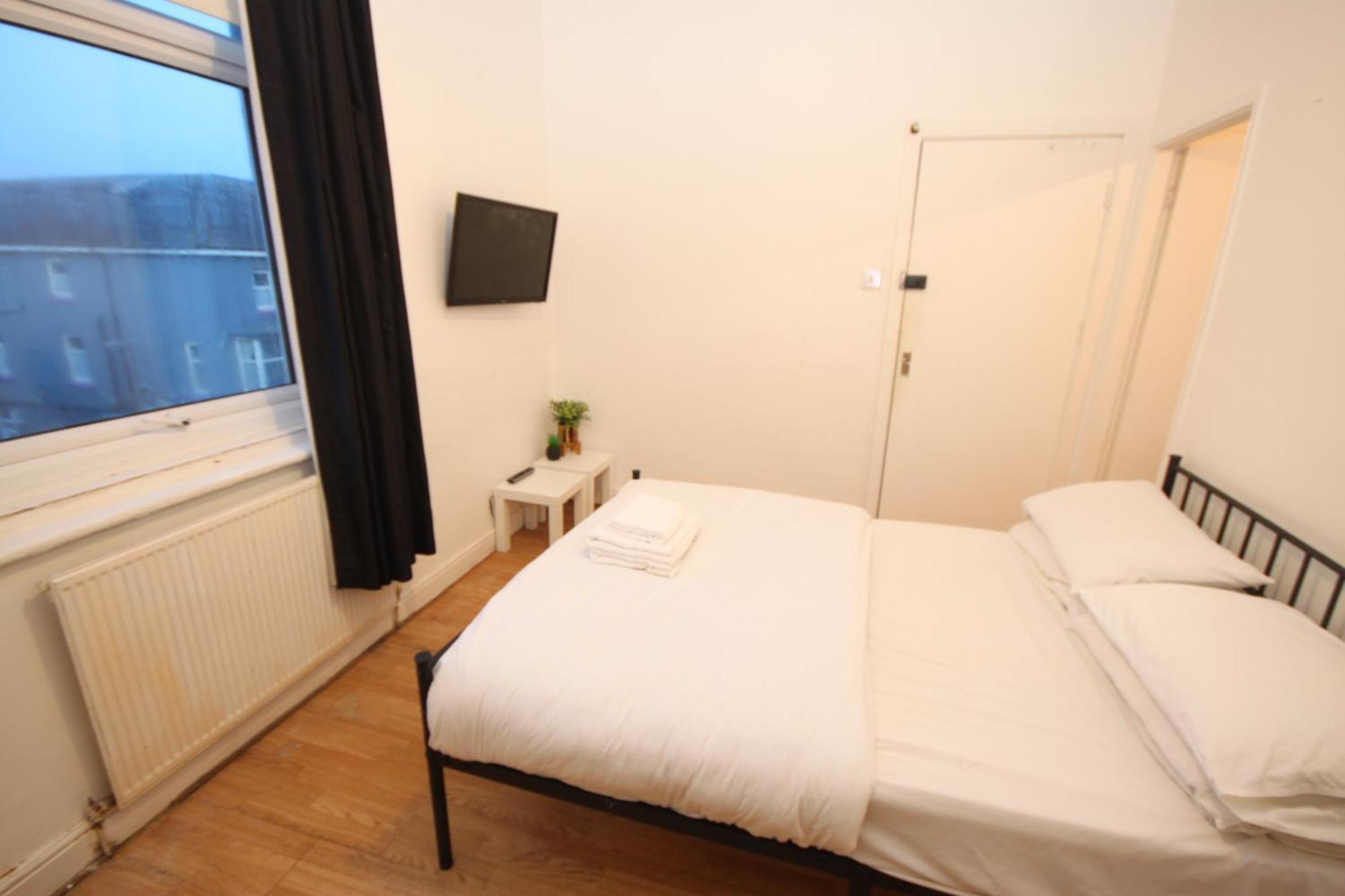Barton Seaview, Self Catering Apartments, Promenade & Location, Families, Couples Or 23 Years Only, Free Parking Blackpool