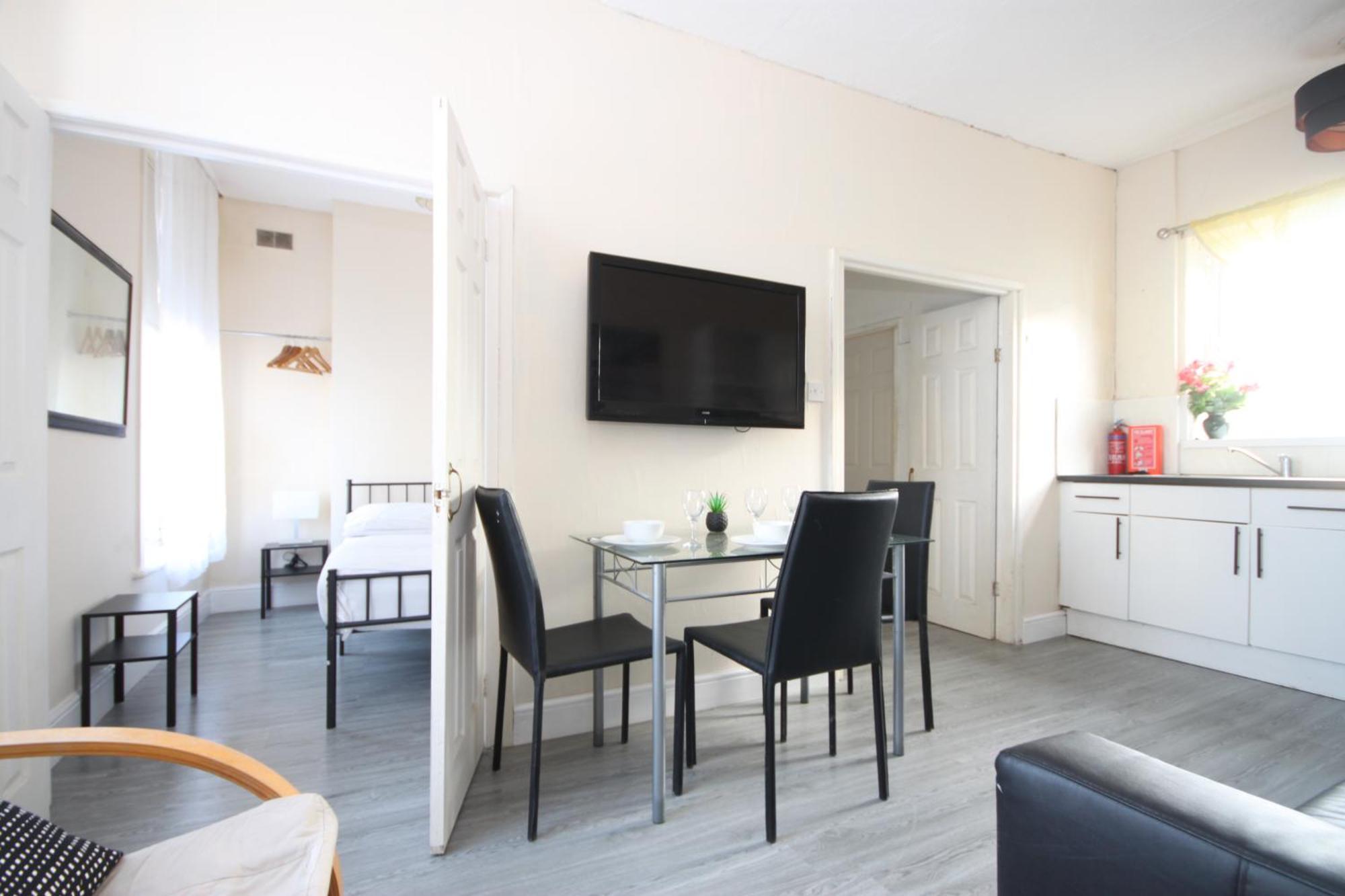 Barton Seaview, Self Catering Apartments, Promenade & Location, Families, Couples Or 23 Years Only, Free Parking Blackpool