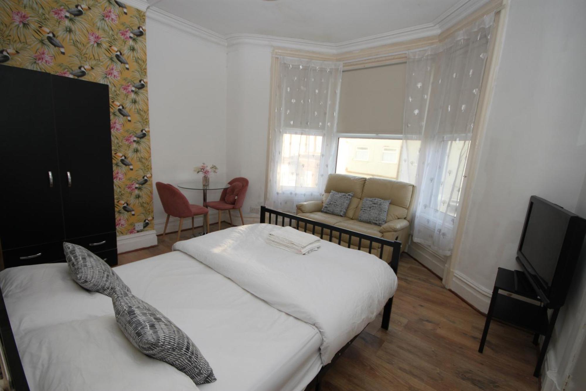Barton Seaview, Self Catering Apartments, Promenade & Location, Families, Couples Or 23 Years Only, Free Parking Appartement