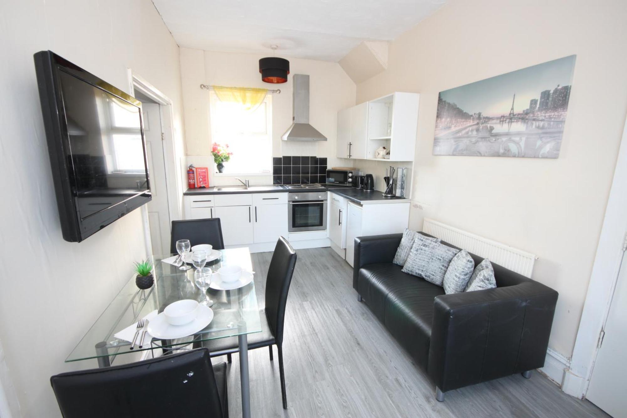 Barton Seaview, Self Catering Apartments, Promenade & Location, Families, Couples Or 23 Years Only, Free Parking * Blackpool