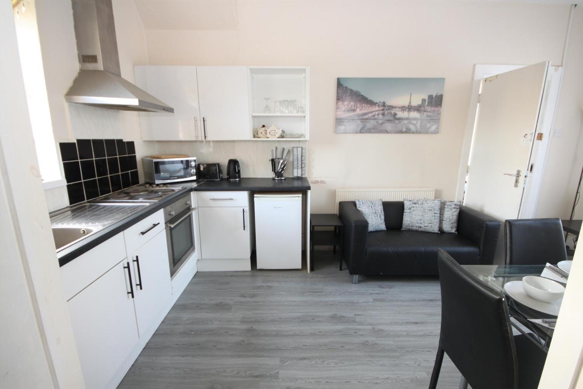 Barton Seaview, Self Catering Apartments, Promenade & Location, Families, Couples Or 23 Years Only, Free Parking Blackpool