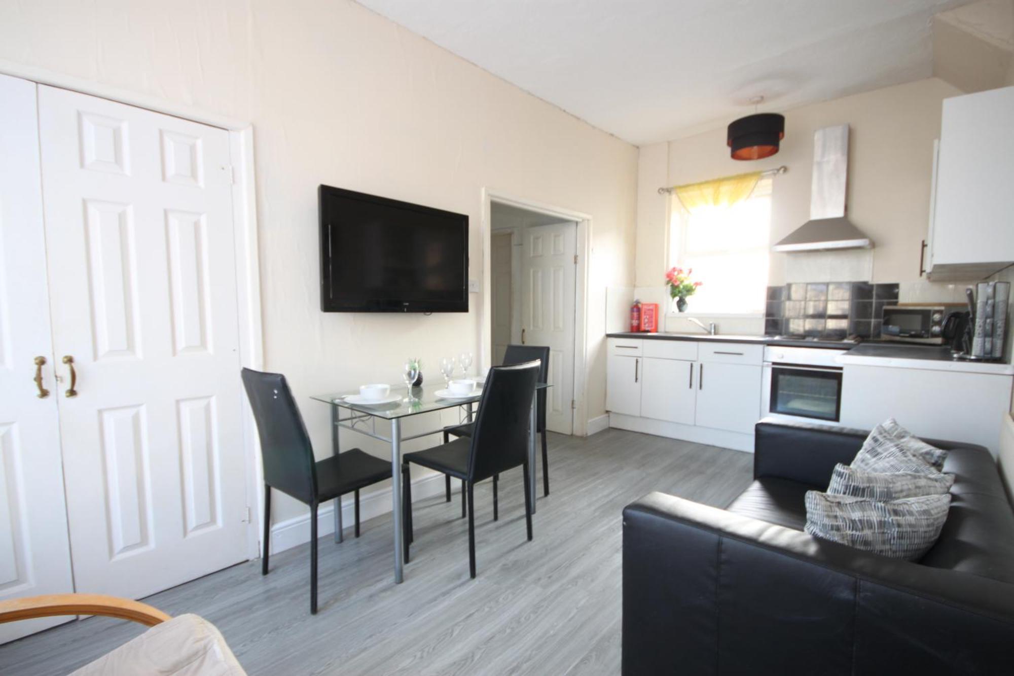 Barton Seaview, Self Catering Apartments, Promenade & Location, Families, Couples Or 23 Years Only, Free Parking