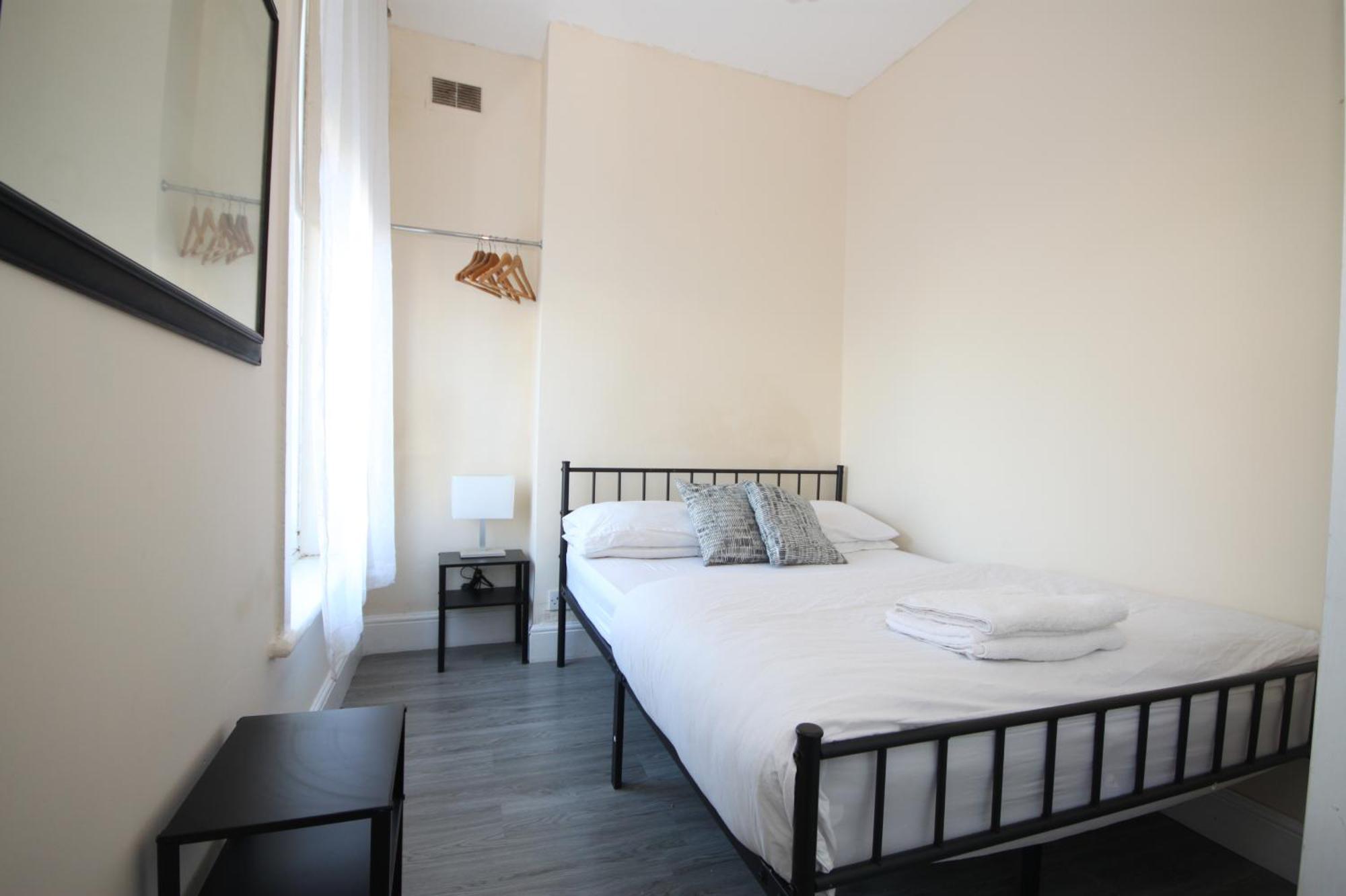 Barton Seaview, Self Catering Apartments, Promenade & Location, Families, Couples Or 23 Years Only, Free Parking
