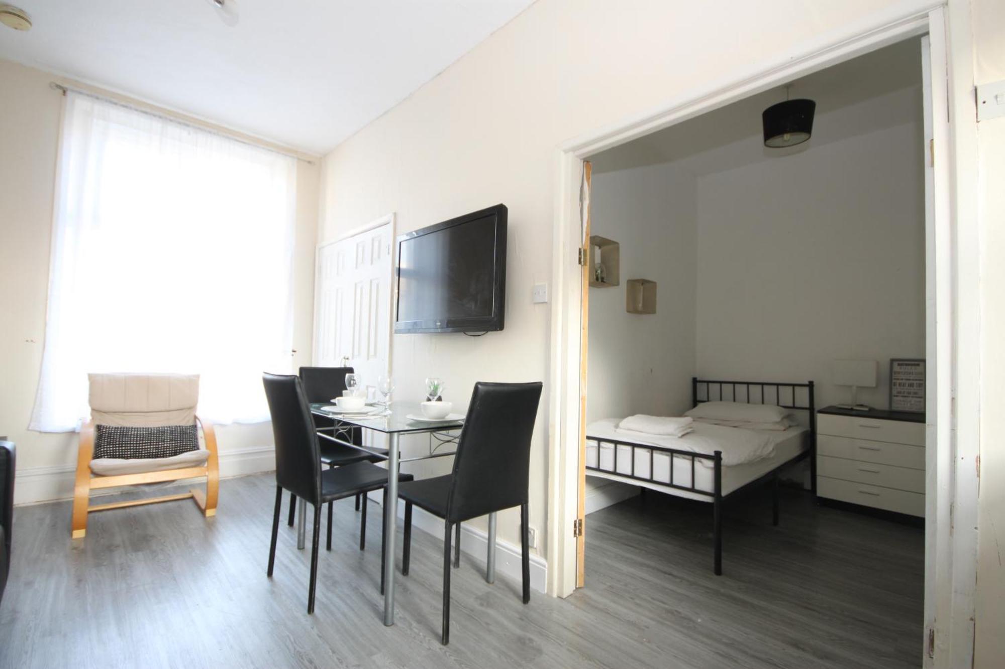 Barton Seaview, Self Catering Apartments, Promenade & Location, Families, Couples Or 23 Years Only, Free Parking Blackpool